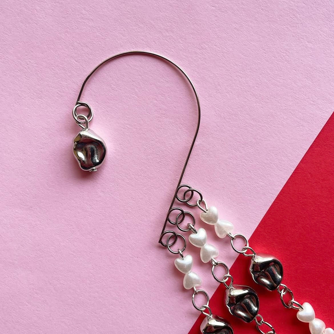 Mini hearts beaded ear cuff ✨
