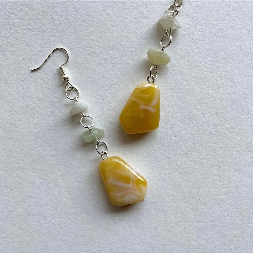 Mismatched mango dolly earrings ✨