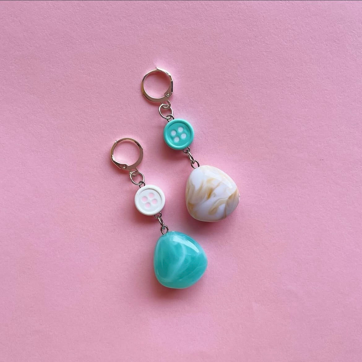 Mismatched button earrings ✨