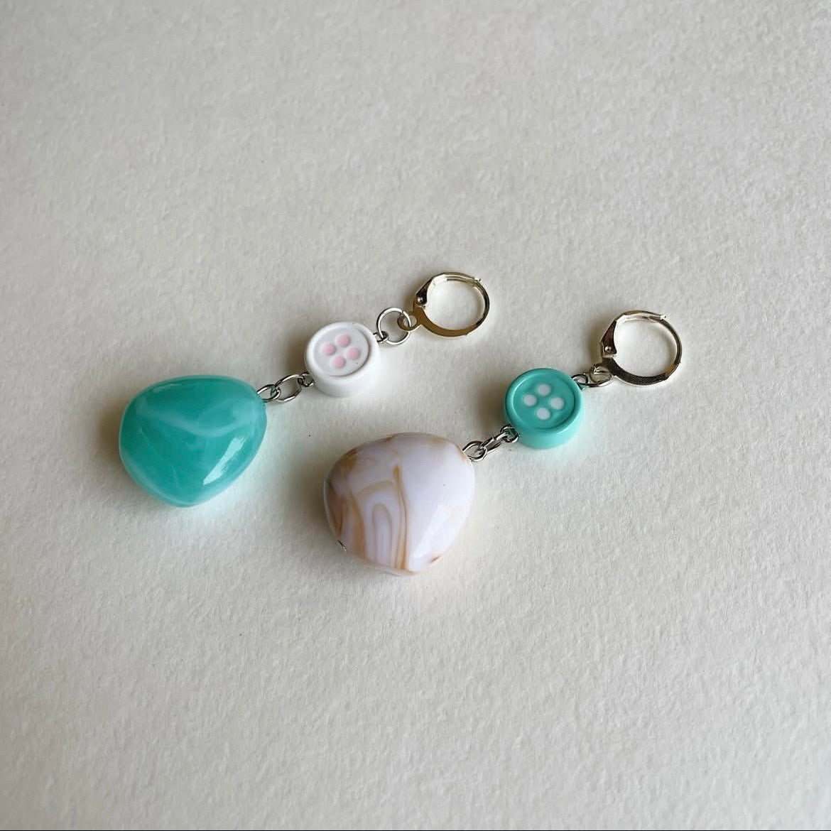 Mismatched button earrings ✨