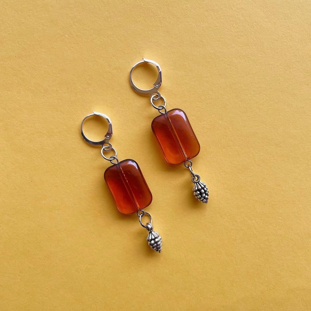 Caramel pine cone earrings ✨