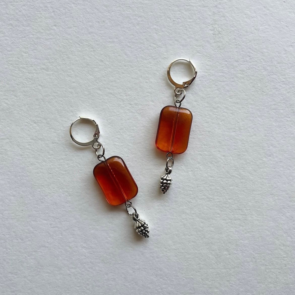 Caramel pine cone earrings ✨