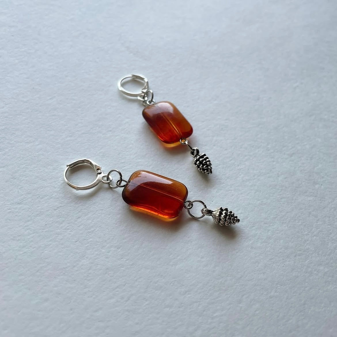 Caramel pine cone earrings ✨