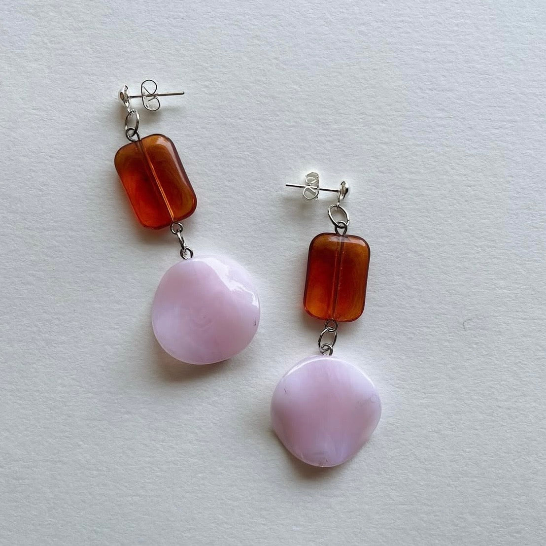 Caramel & rose beaded earrings ✨