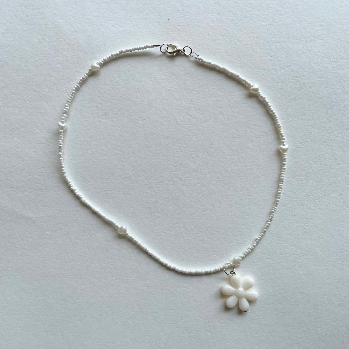 White flower necklace ✨