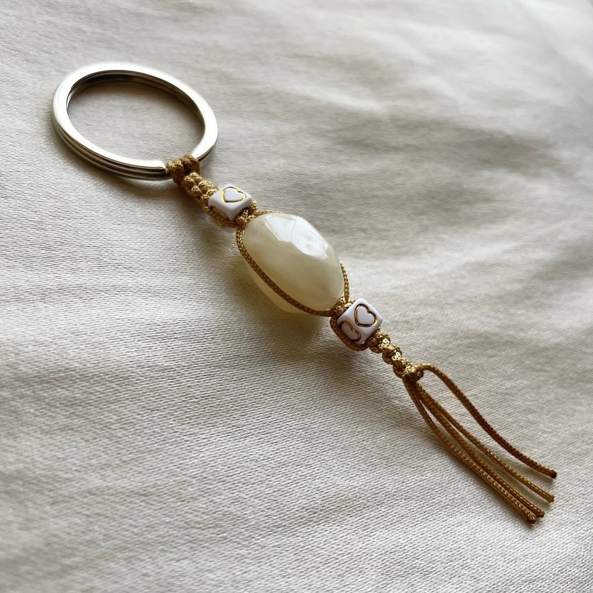 Little hearts beaded tassel keychain ✨
