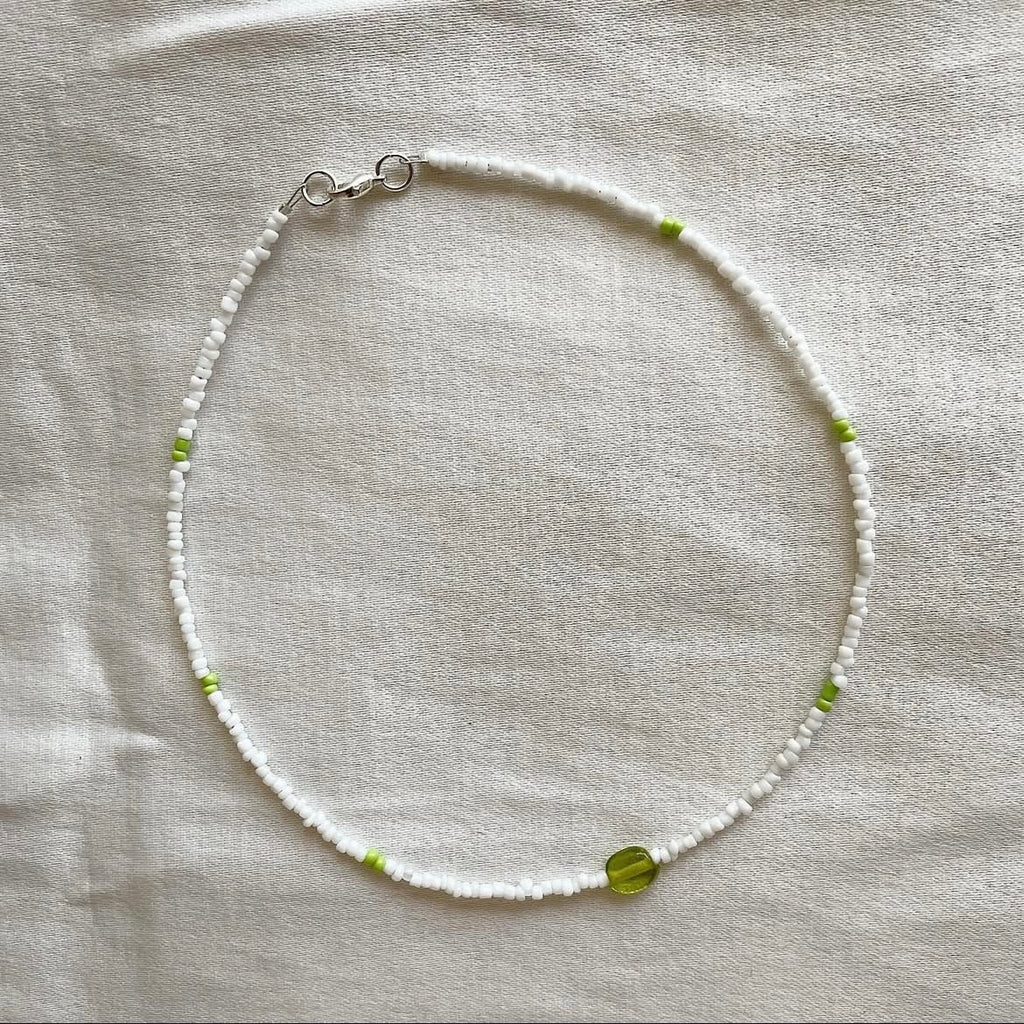 🤍💚 beaded choker ✨