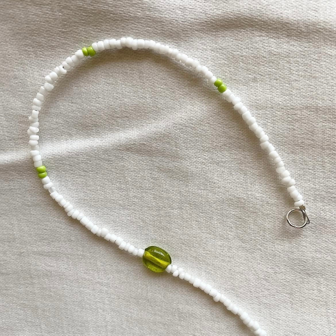 🤍💚 beaded choker ✨