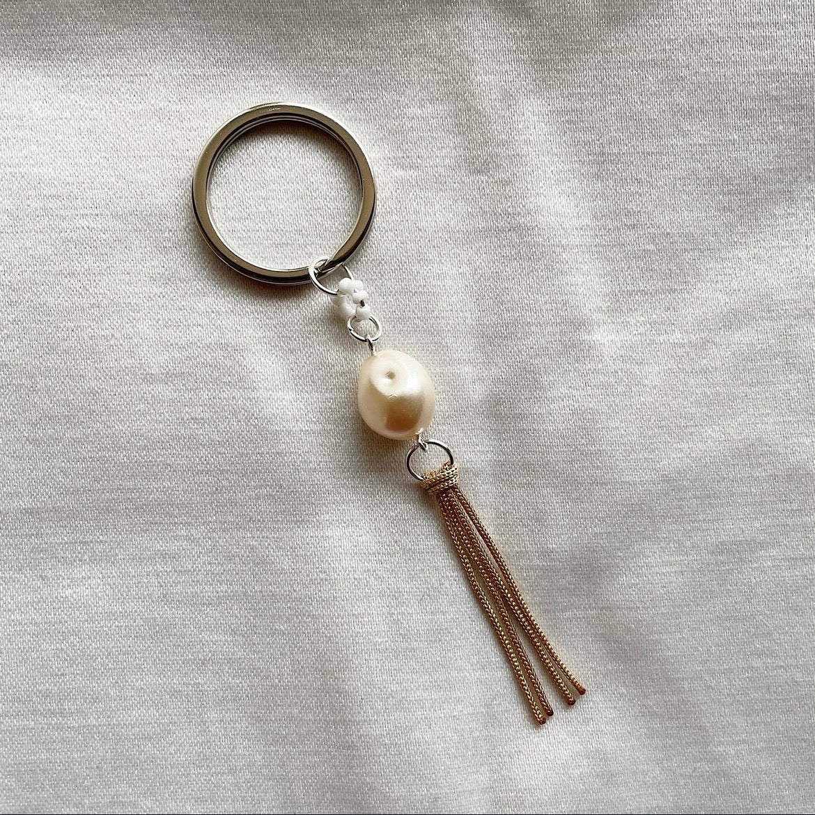 Dimpled pearl beaded tassel keychain ✨