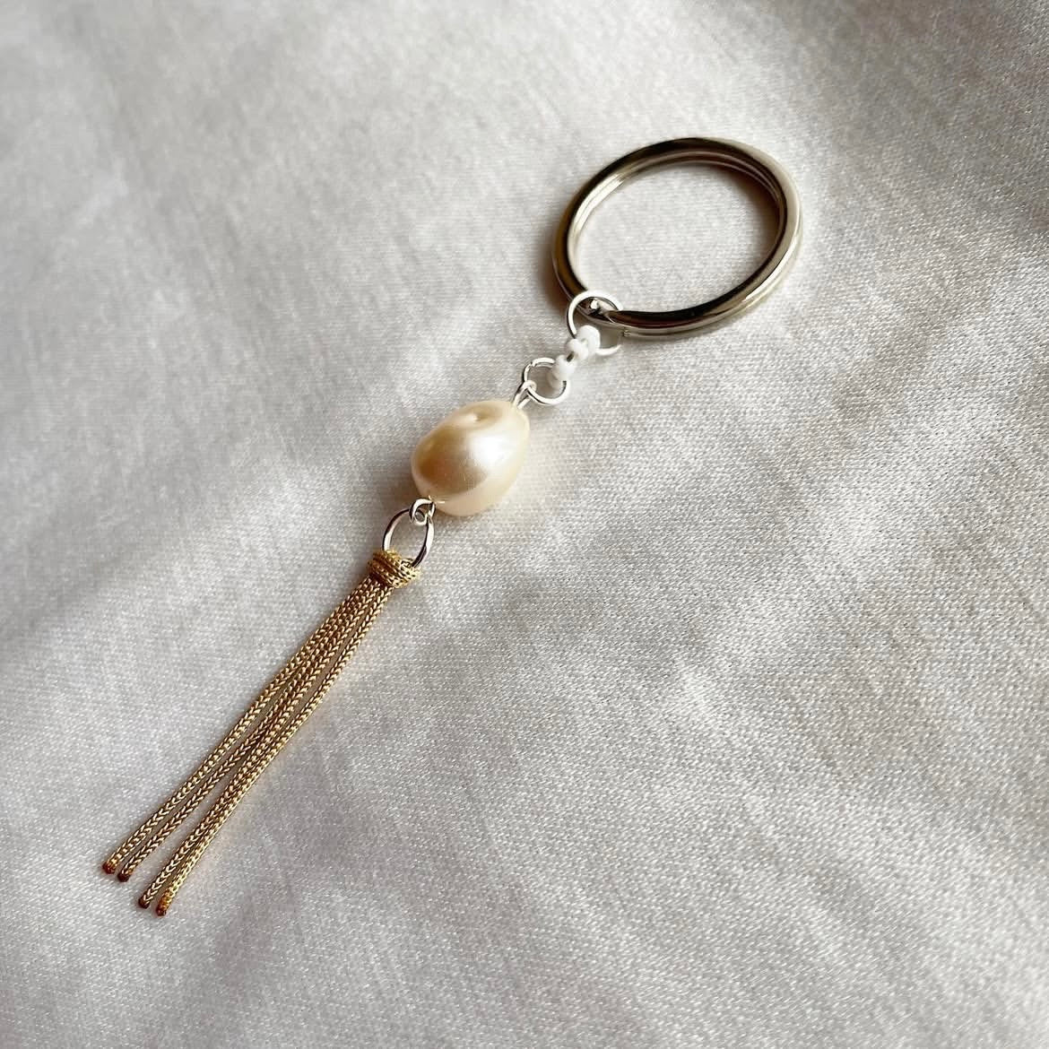 Dimpled pearl beaded tassel keychain ✨