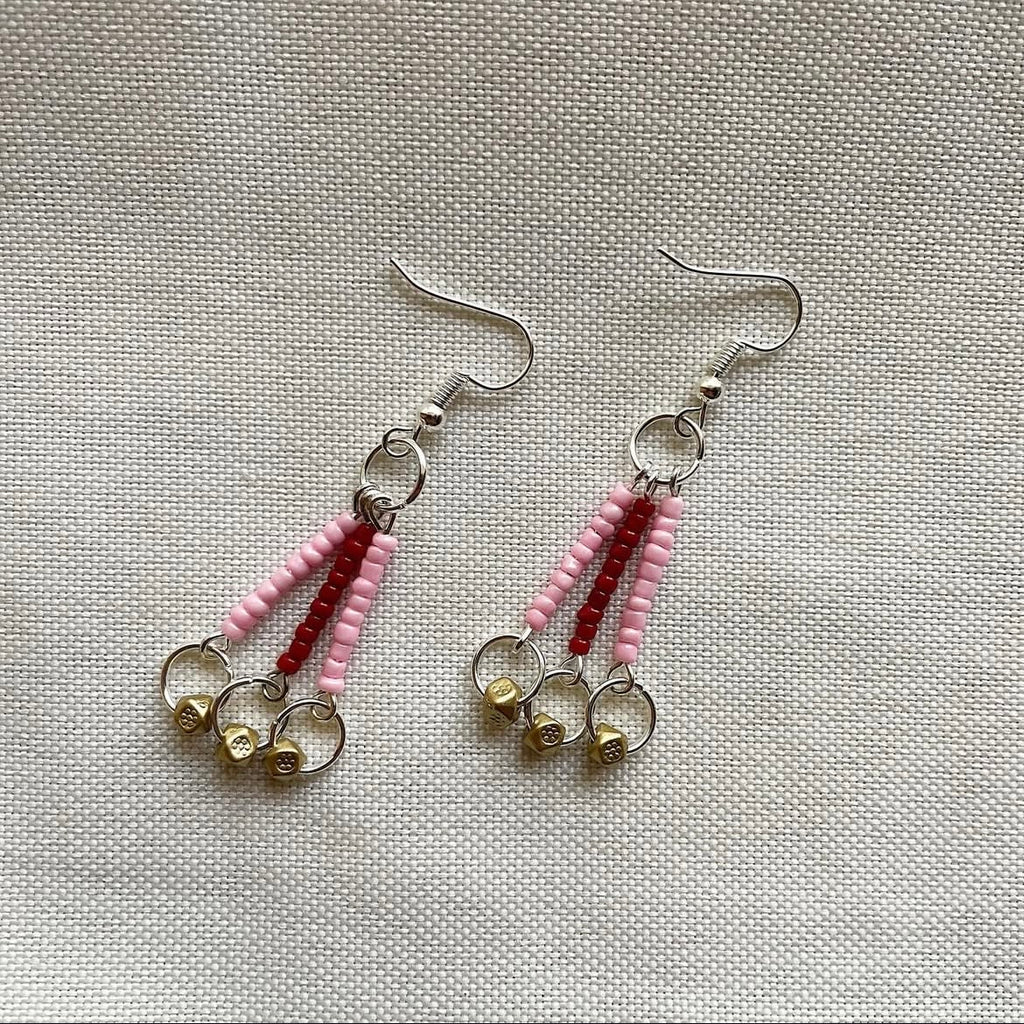 Strawberry and gold beaded earrings ✨