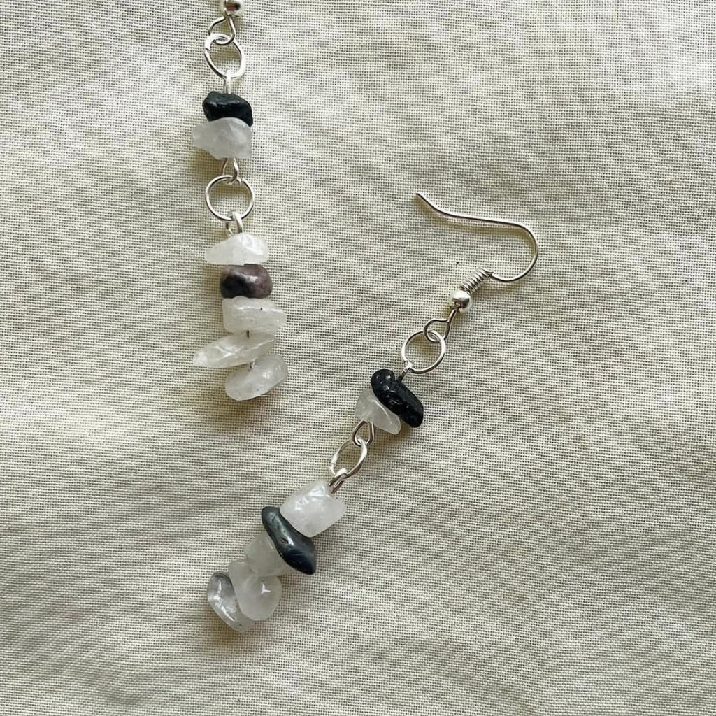 Monochrome stacked beaded earrings ✨