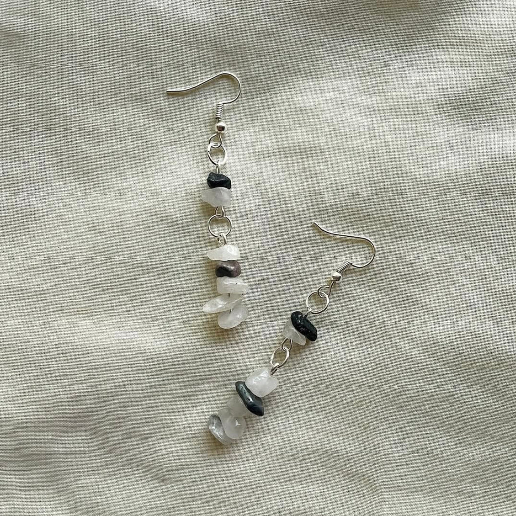 Monochrome stacked beaded earrings ✨