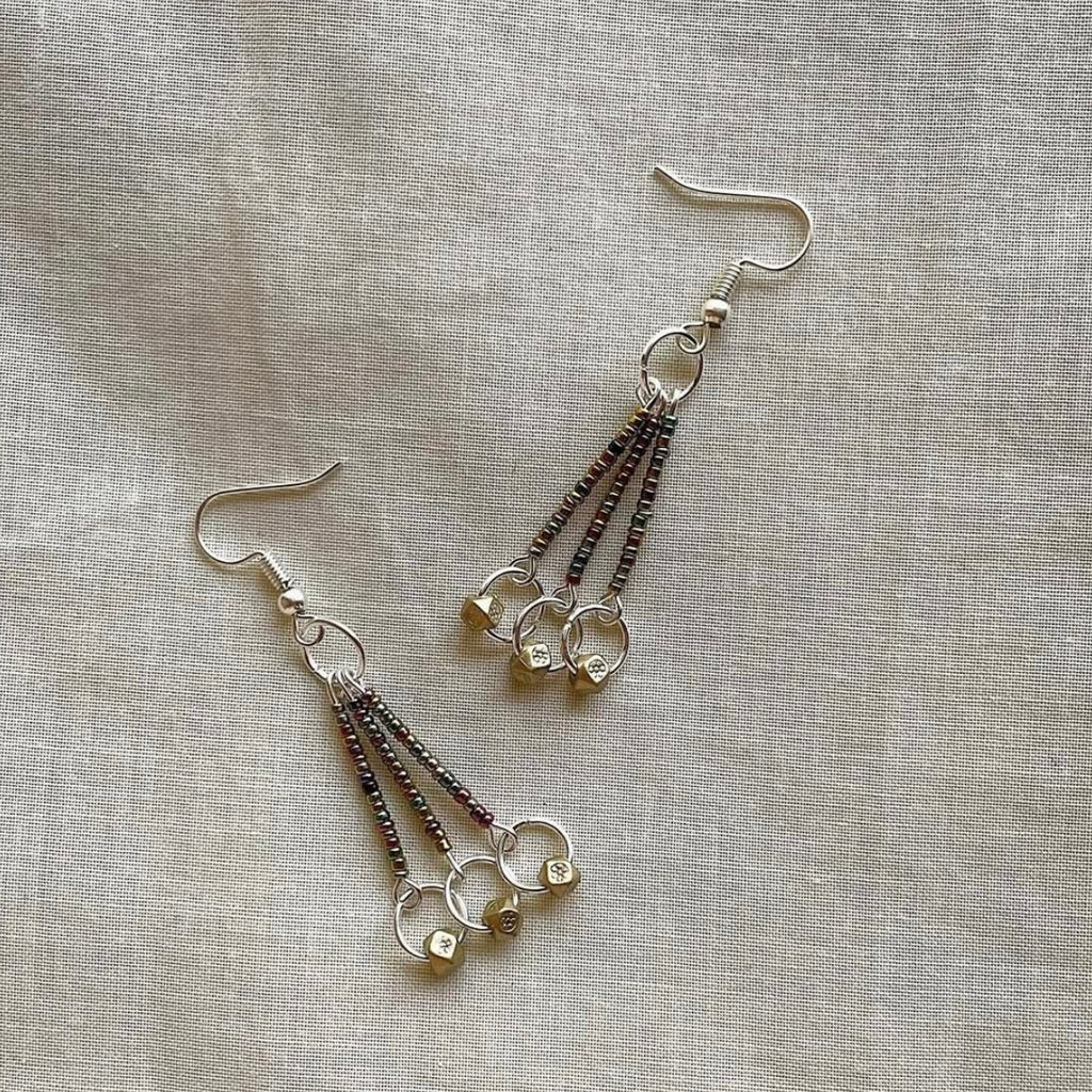 Multicoloured and gold beaded earrings ✨