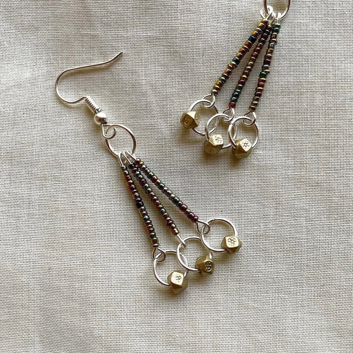 Multicoloured and gold beaded earrings ✨