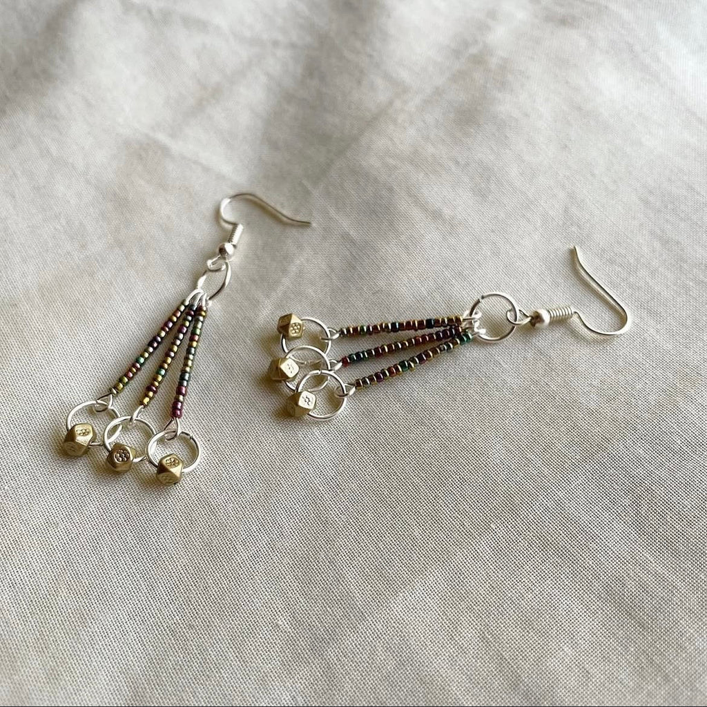 Multicoloured and gold beaded earrings ✨