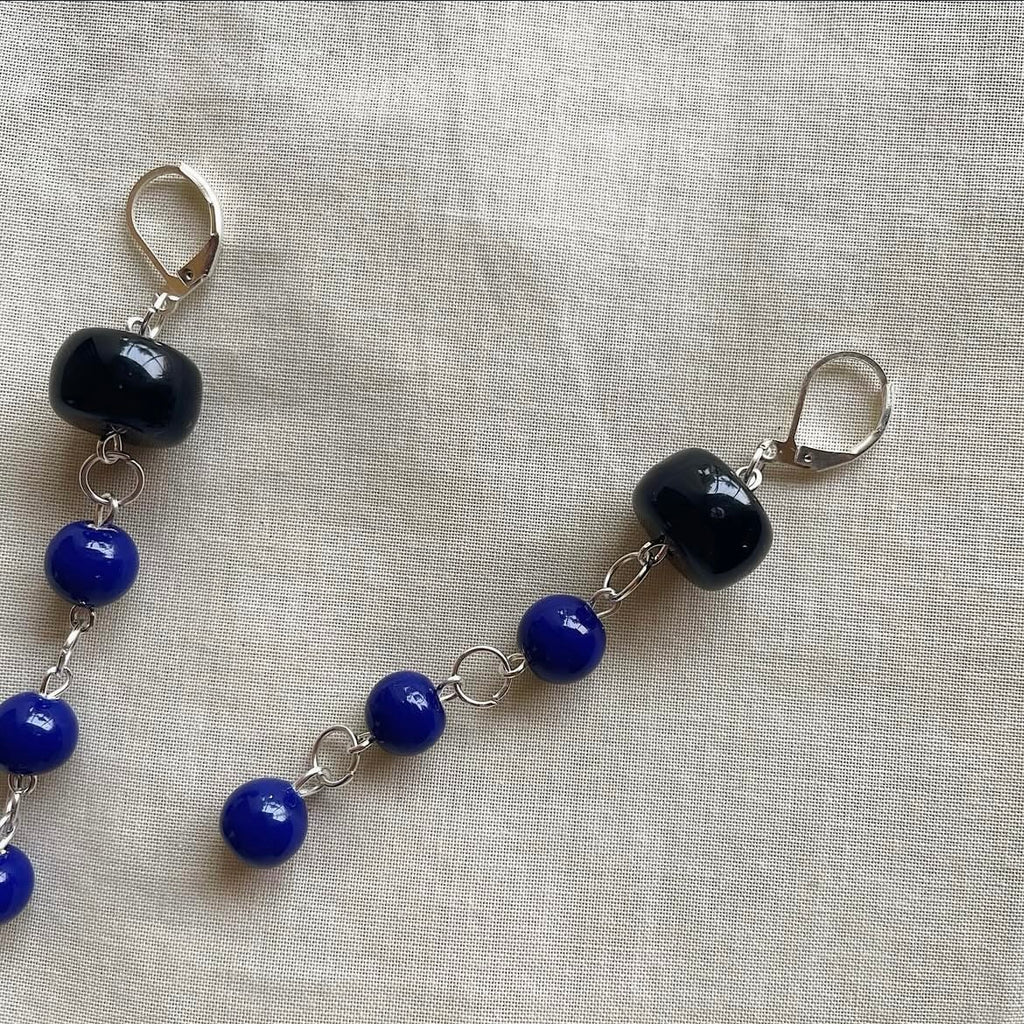 Black & blue beaded earrings ✨