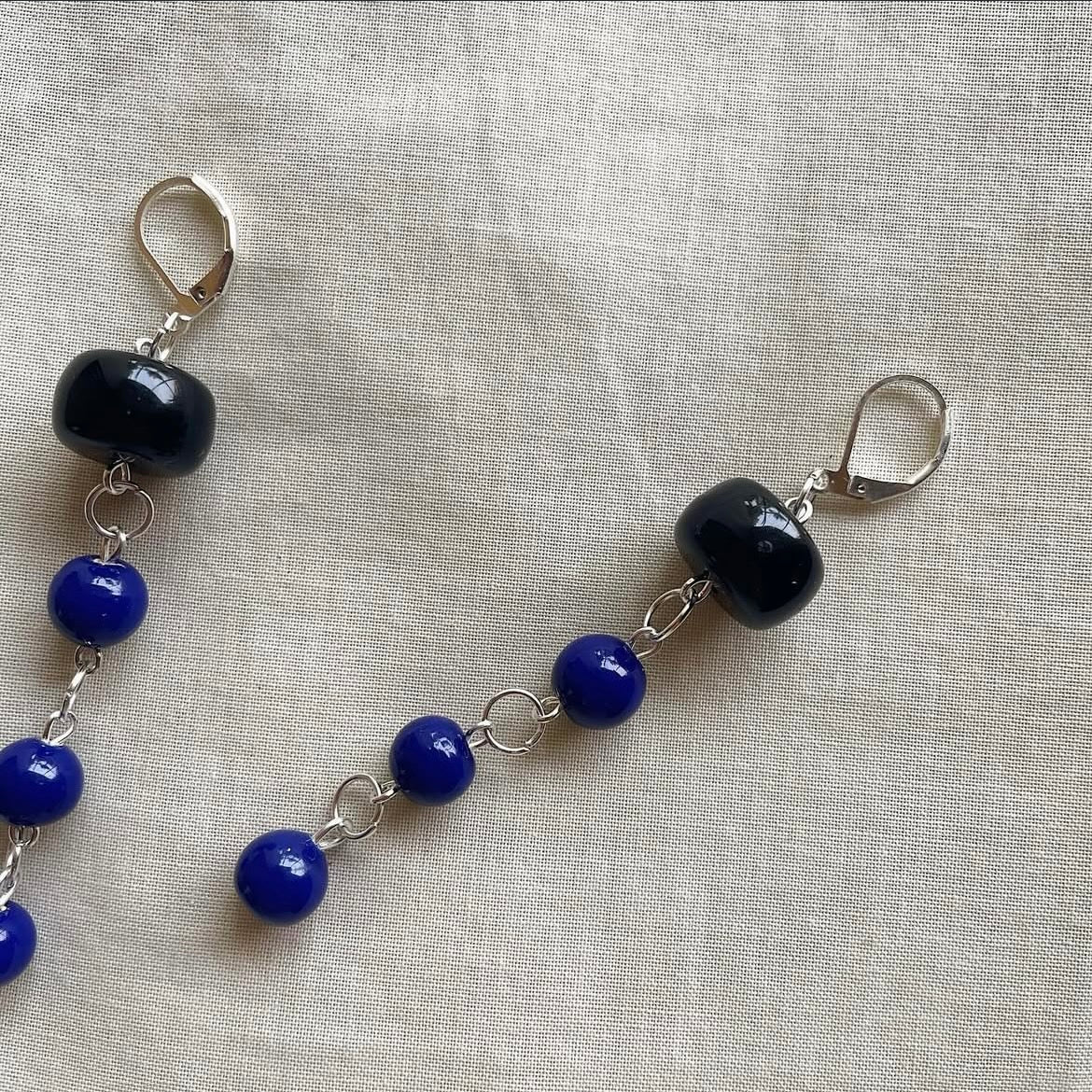 Black & blue beaded earrings ✨