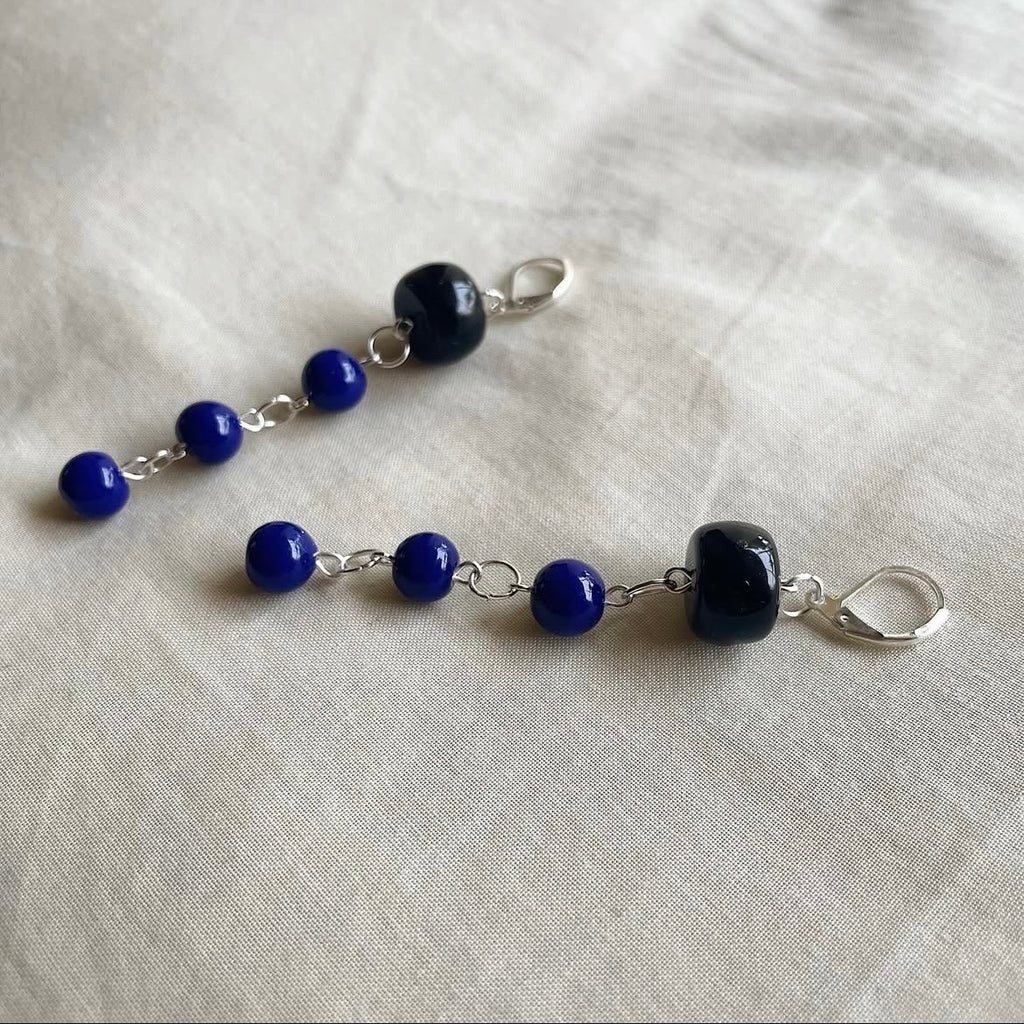 Black & blue beaded earrings ✨