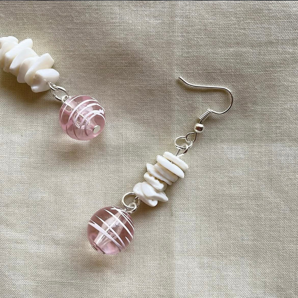 White scribble beaded earrings ✨