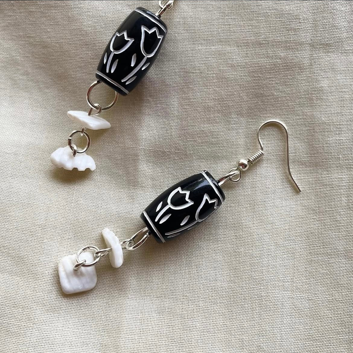 Tulip beaded earrings ✨
