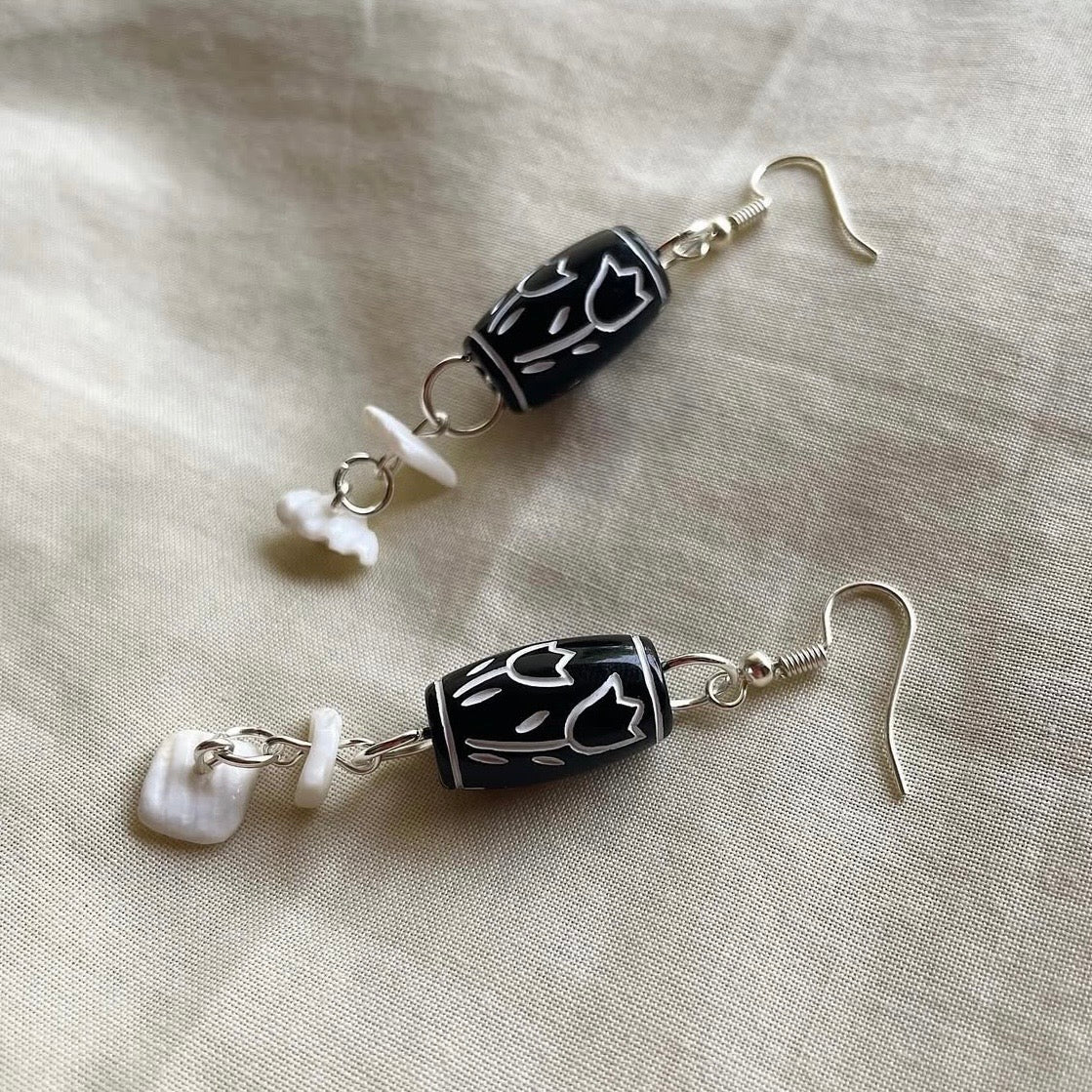 Tulip beaded earrings ✨
