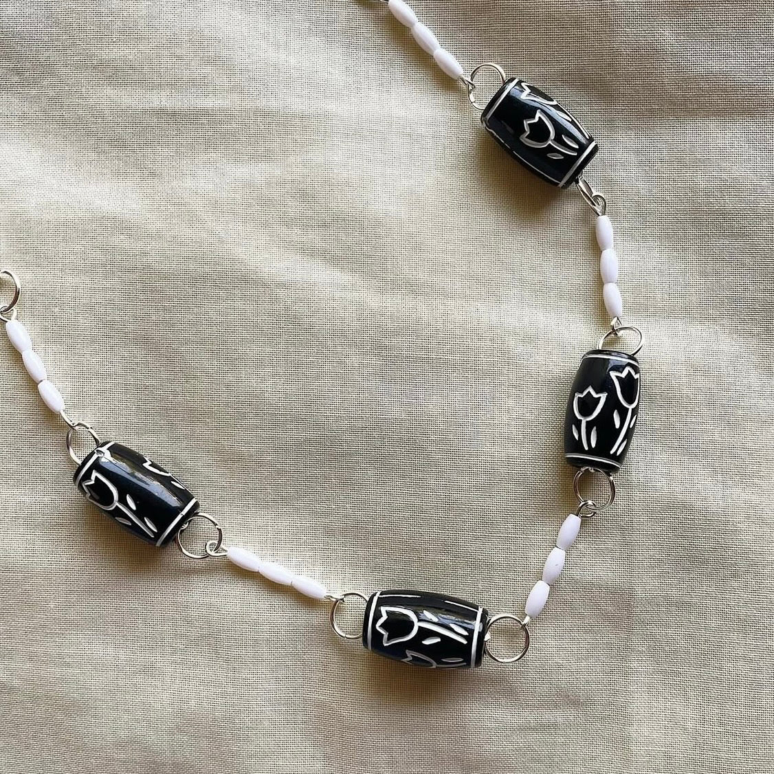 Tulip rice beaded necklace ✨