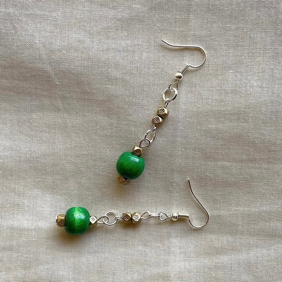 Dark green and muted gold beaded earrings ✨