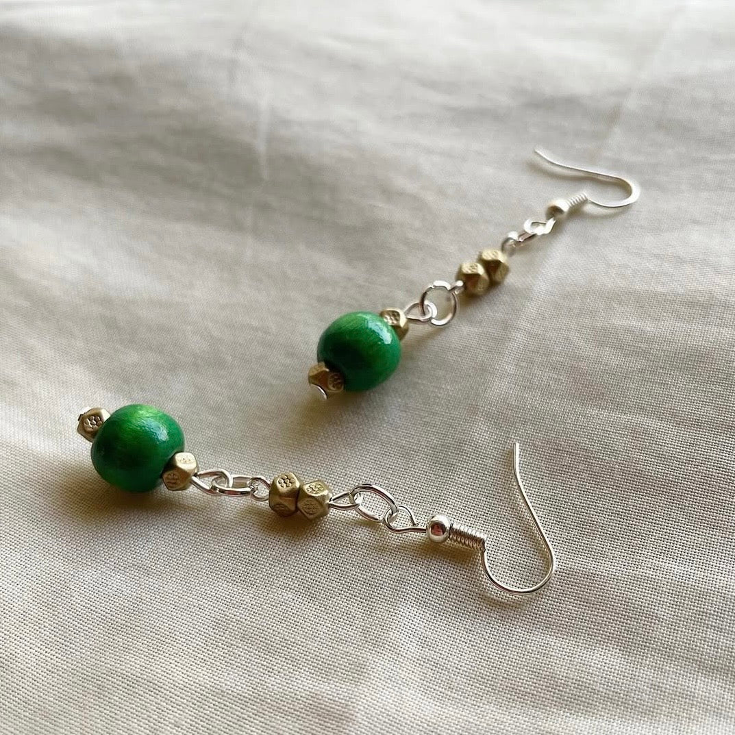 Dark green and muted gold beaded earrings ✨