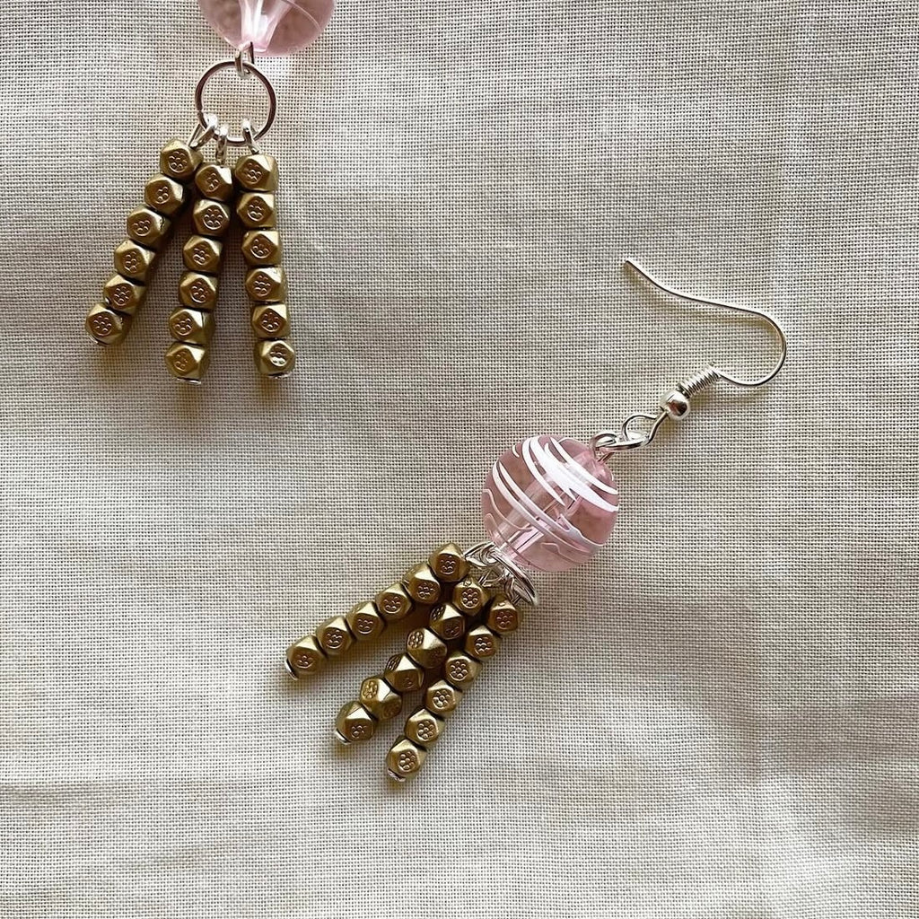 Pink scribble and muted gold beaded earrings ✨