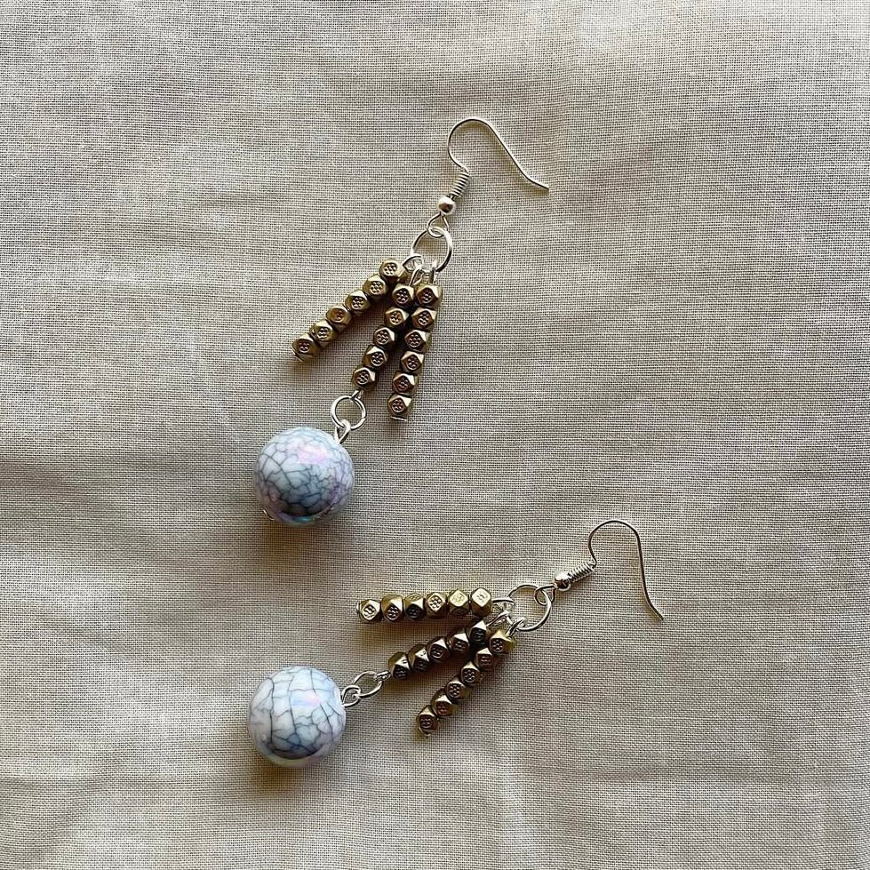 Shiny crackled muted gold beaded earrings ✨