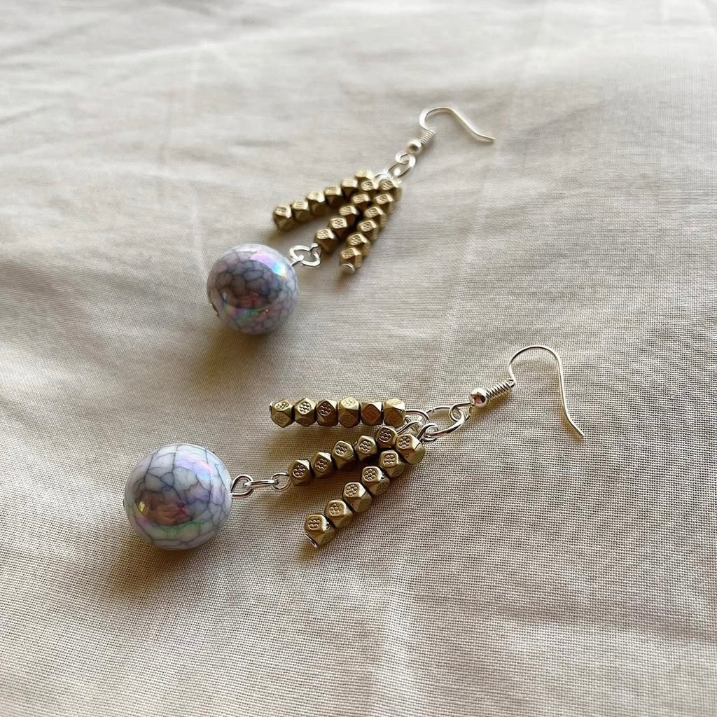 Shiny crackled muted gold beaded earrings ✨