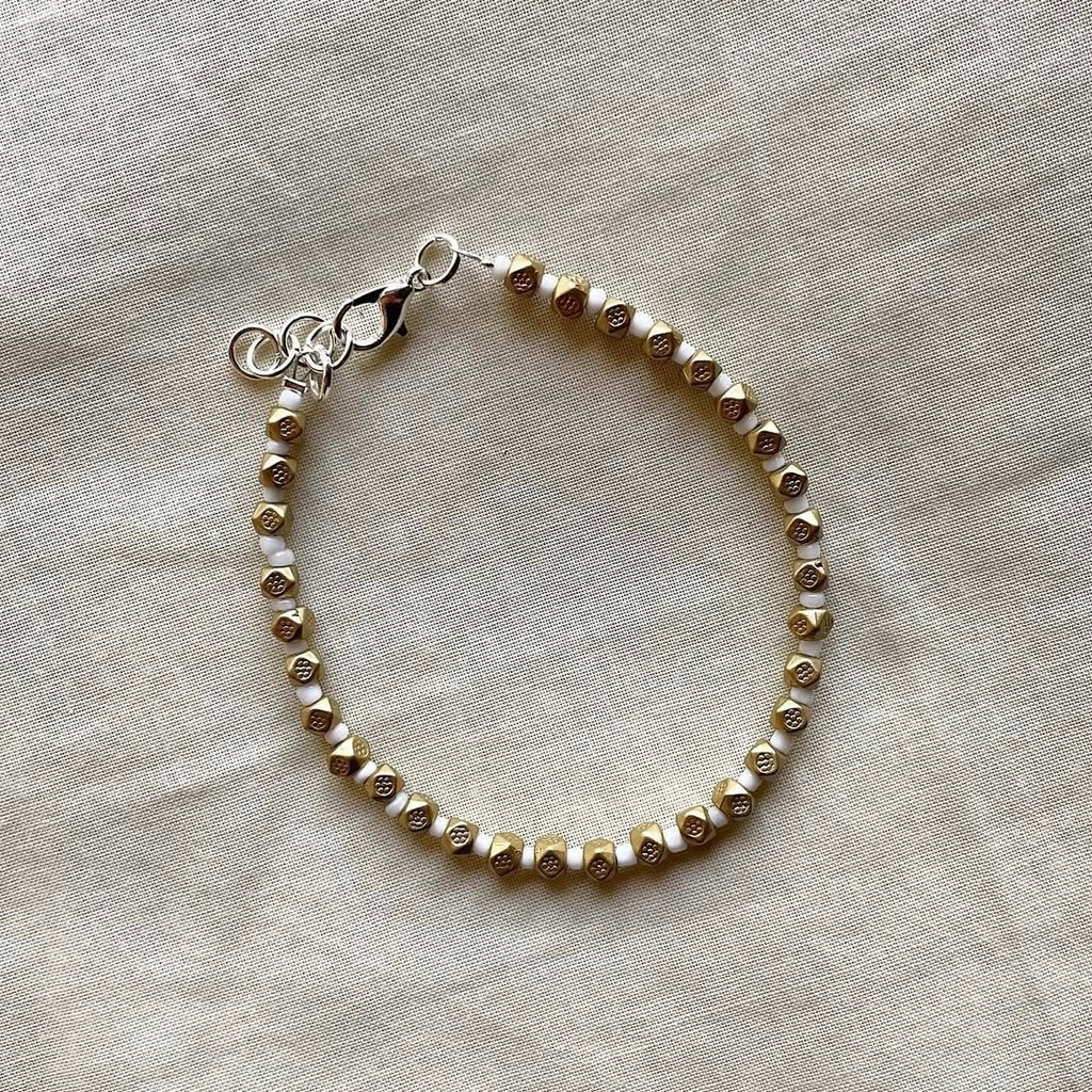Muted gold and white beaded bracelet ✨
