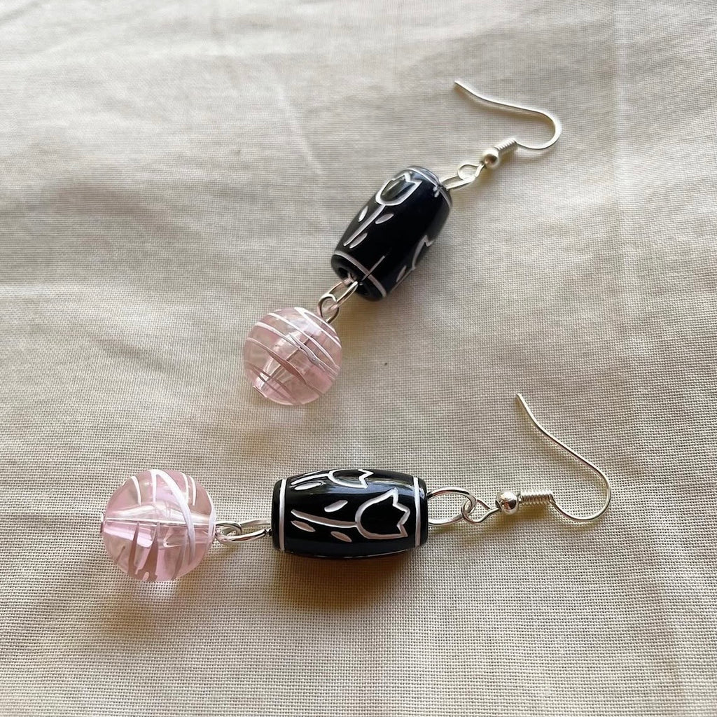 Tulip scribble beaded earrings ✨