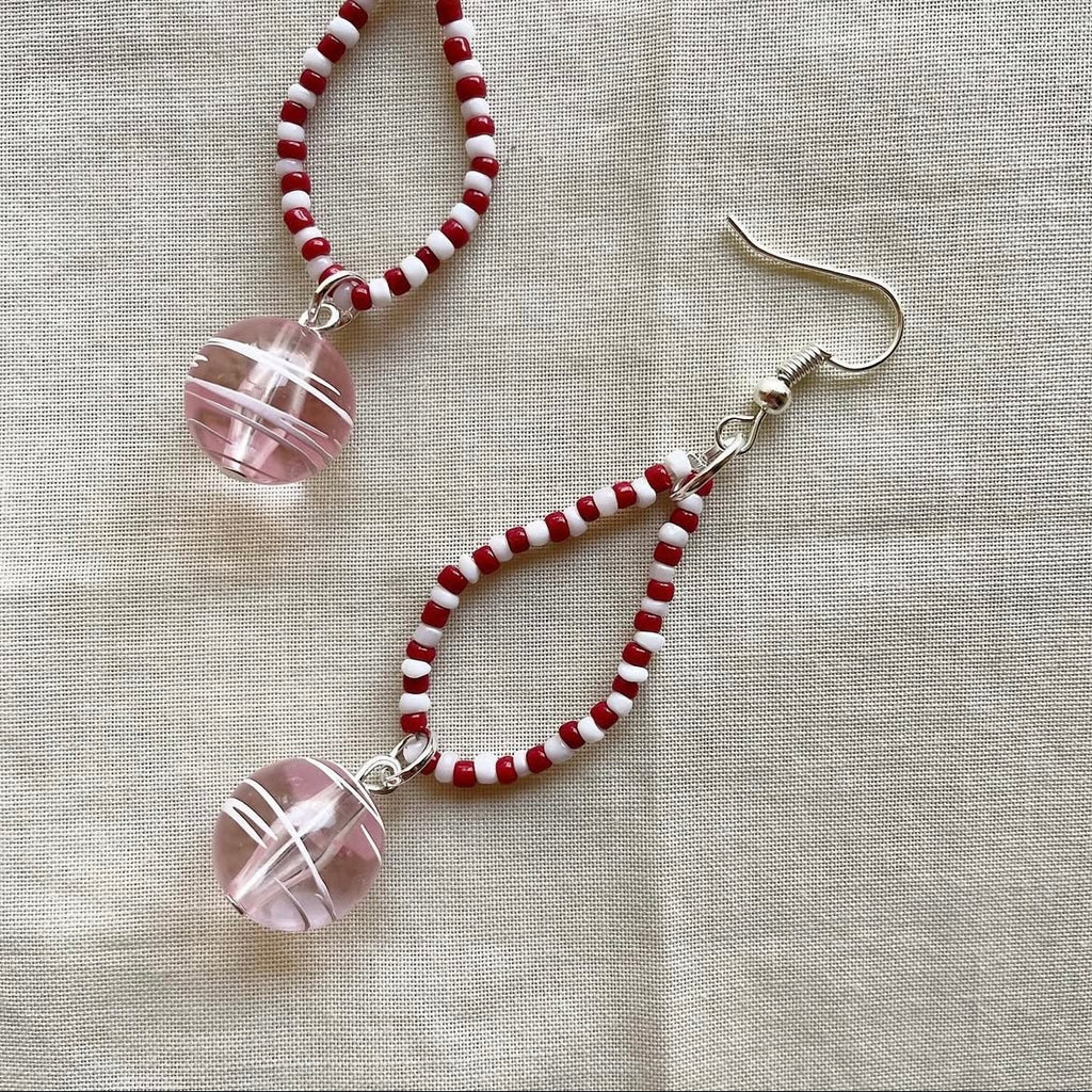Candy cane scribble loop earrings ✨