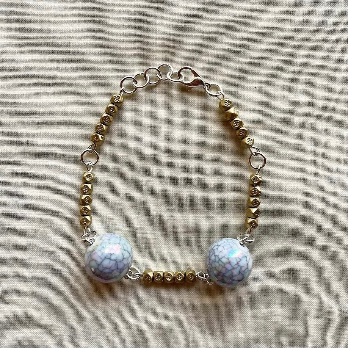 Shiny crackled beaded bracelet ✨