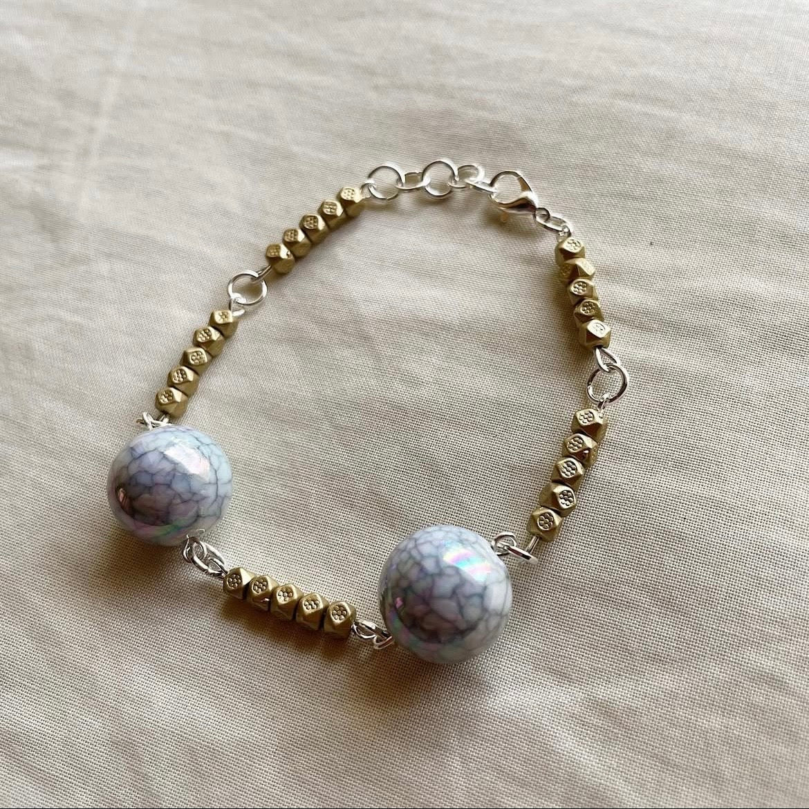 Shiny crackled beaded bracelet ✨