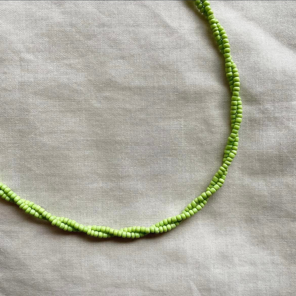 Twisted green beaded necklace ✨