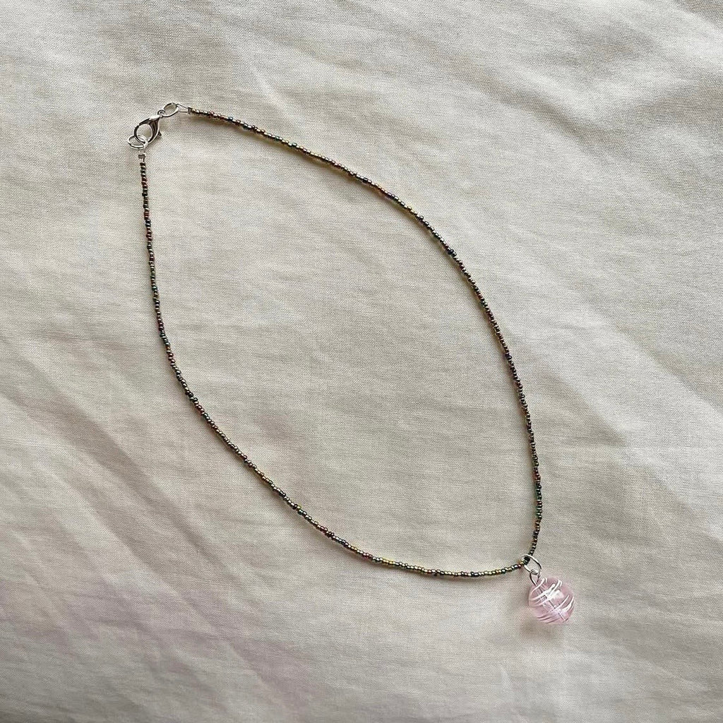 Pink scribble beaded necklace ✨