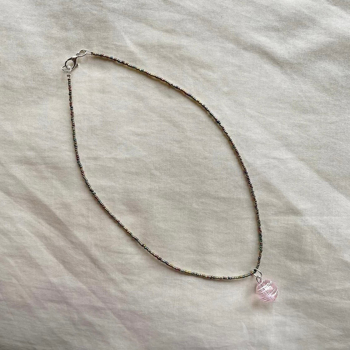 Pink scribble beaded necklace ✨