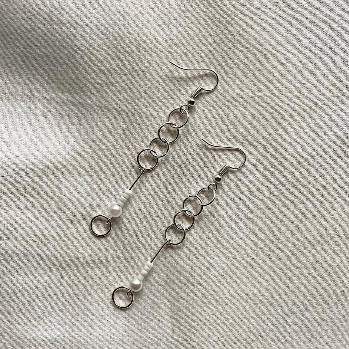 Pearl linked beaded earrings ✨