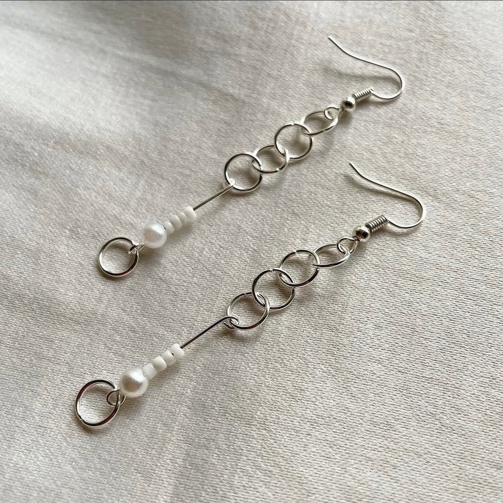 Pearl linked beaded earrings ✨