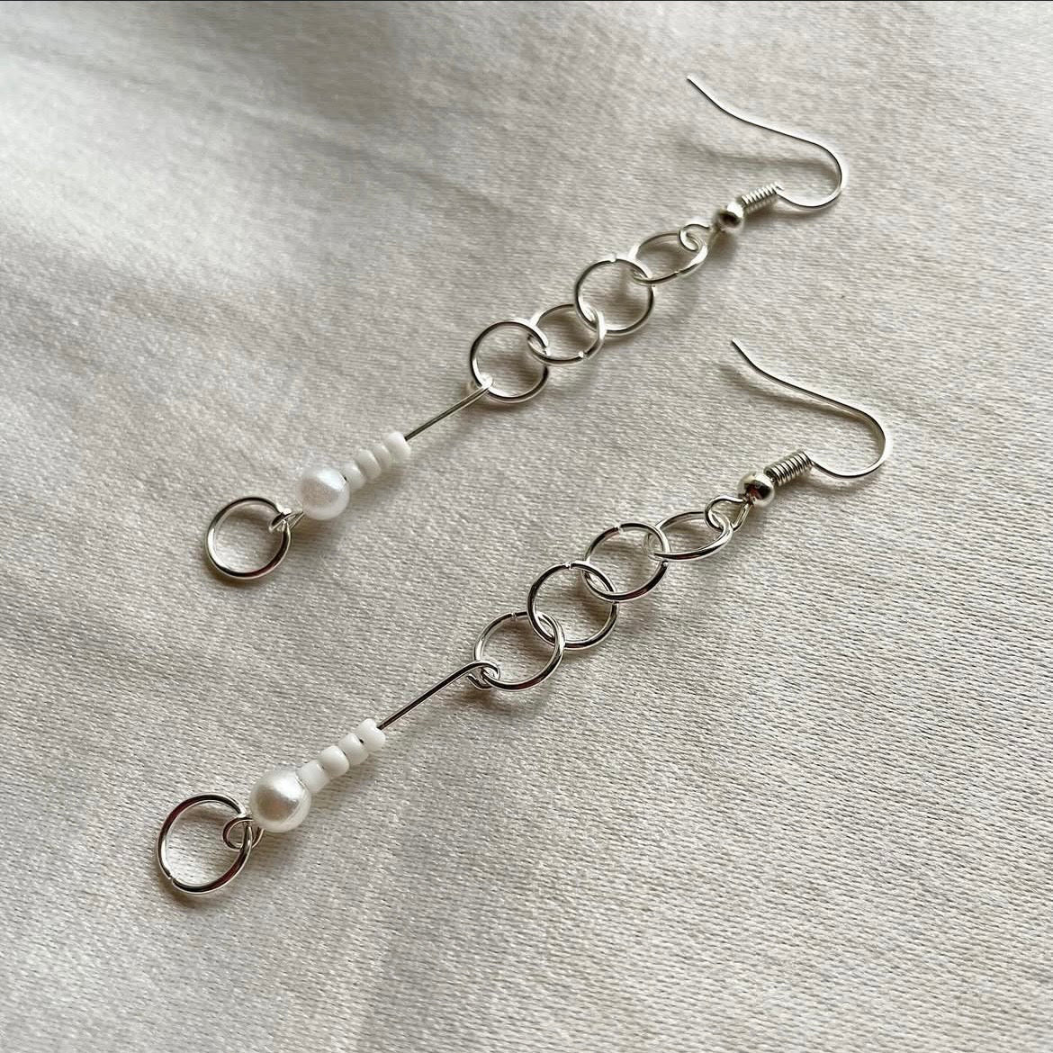 Pearl linked beaded earrings ✨