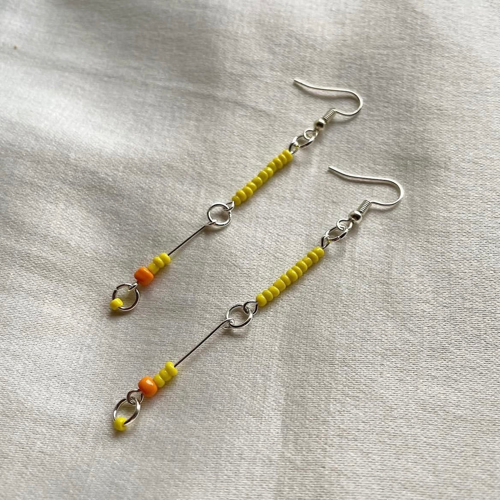 Yellow & orange beaded earrings ✨