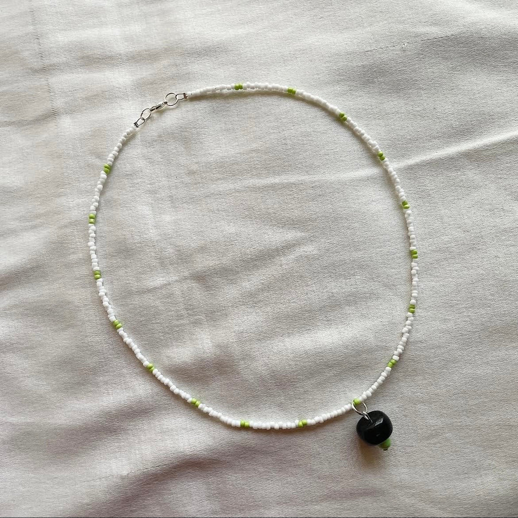 🖤💚🤍 beaded necklace ✨