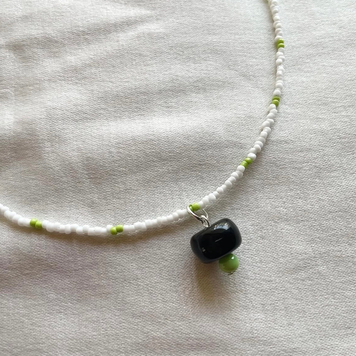🖤💚🤍 beaded necklace ✨