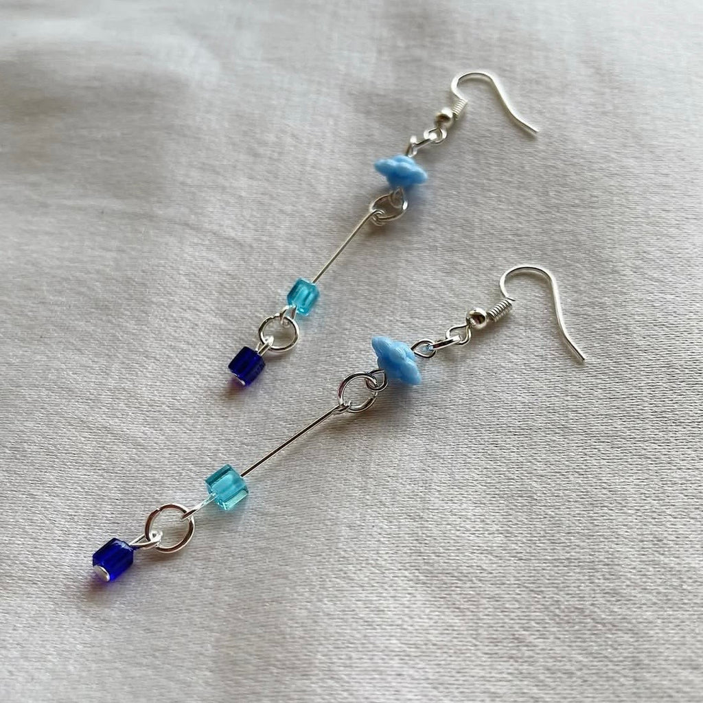 Blue tones beaded earrings ✨