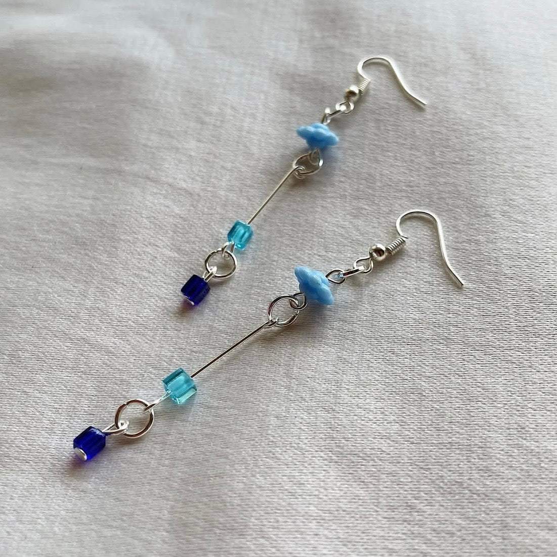Blue tones beaded earrings ✨