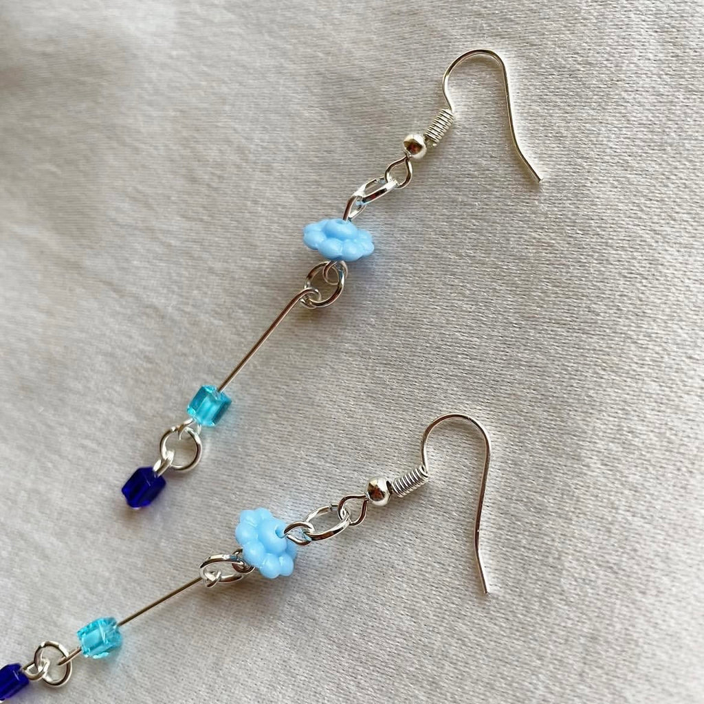 Blue tones beaded earrings ✨