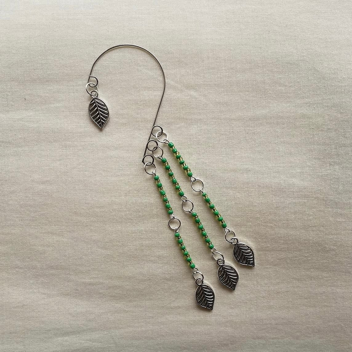 Green 🍃 beaded ear cuff ✨